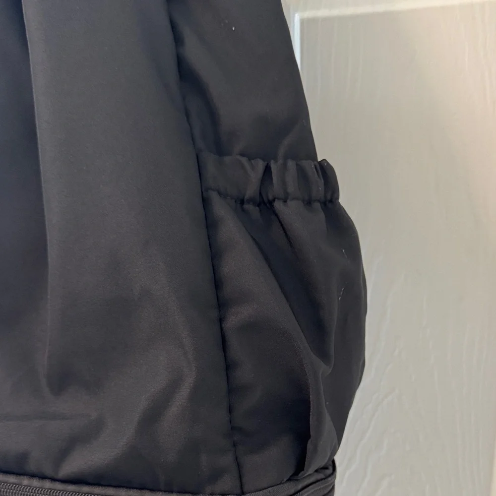 Beyond Yoga Black Convertible Drawstring Tote - Picture 5 of 10